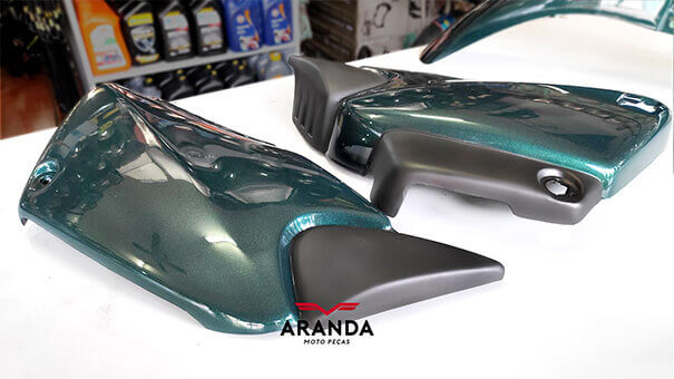 Carenagem de Moto - Tampa Lateral Titan 125 - 2000 a 2004.